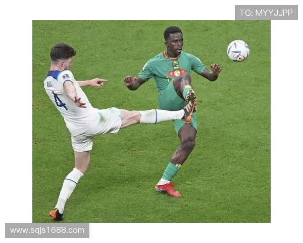 中国与卡塔尔足球友谊赛激战正酣双方互交白卷零比零平局收场